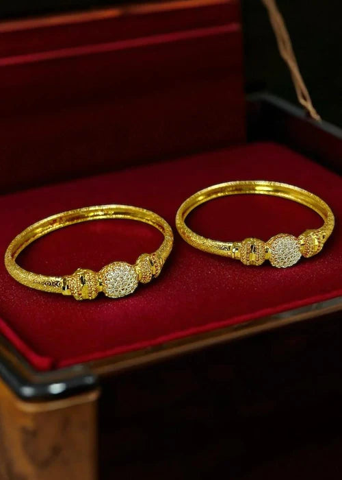 𝑩𝒆𝒂𝒖𝒕𝒊𝒇𝒖𝒍 𝑺𝒕𝒐𝒏𝒆-𝑺𝒕𝒖𝒅𝒅𝒆𝒅 𝑬𝒂𝒓 𝑪𝒖𝒇𝒇𝒔 𝒘𝒊𝒕𝒉 𝑳𝒖𝒙𝒖𝒓𝒊𝒐𝒖𝒔 𝑭𝒊𝒏𝒊𝒔𝒉𝒊𝒏𝒈 𝒇𝒐𝒓 𝑾𝒆𝒅𝒅𝒊𝒏𝒈 𝑬𝒗𝒆𝒏𝒕𝒔